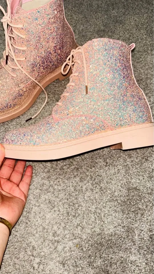 ✨ Brand New Glitter Boots – Size 39 ✨ - photo 2