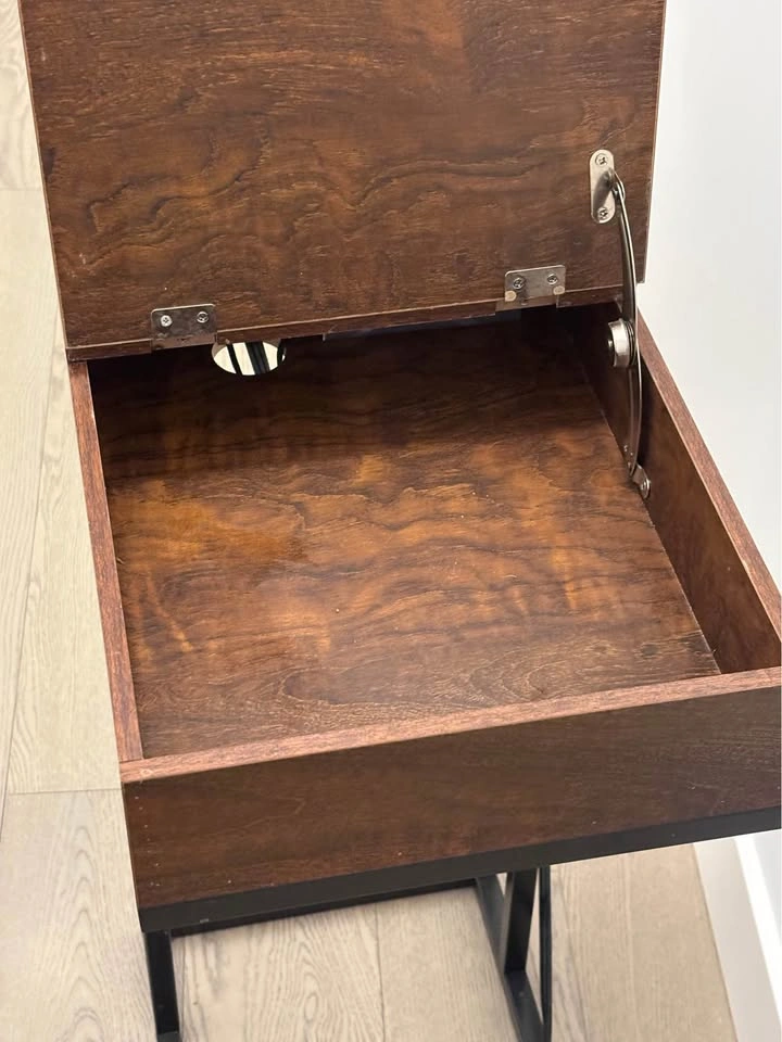 Side Table with Lift Top w/ Charging Ports - photo 2
