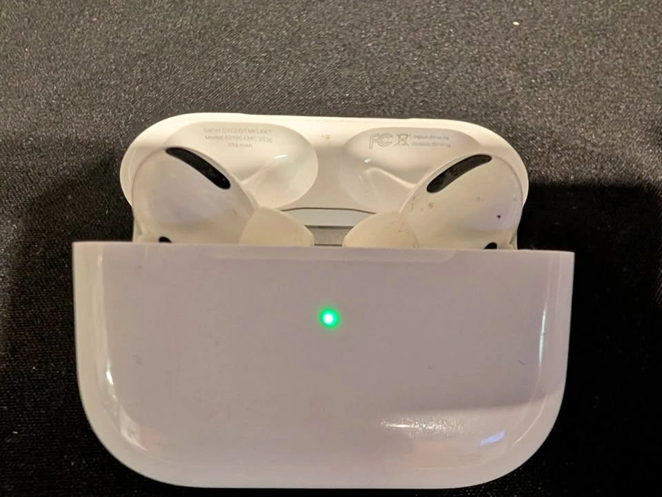 Apple AirPods Pro 2nd Gen - Great Condition