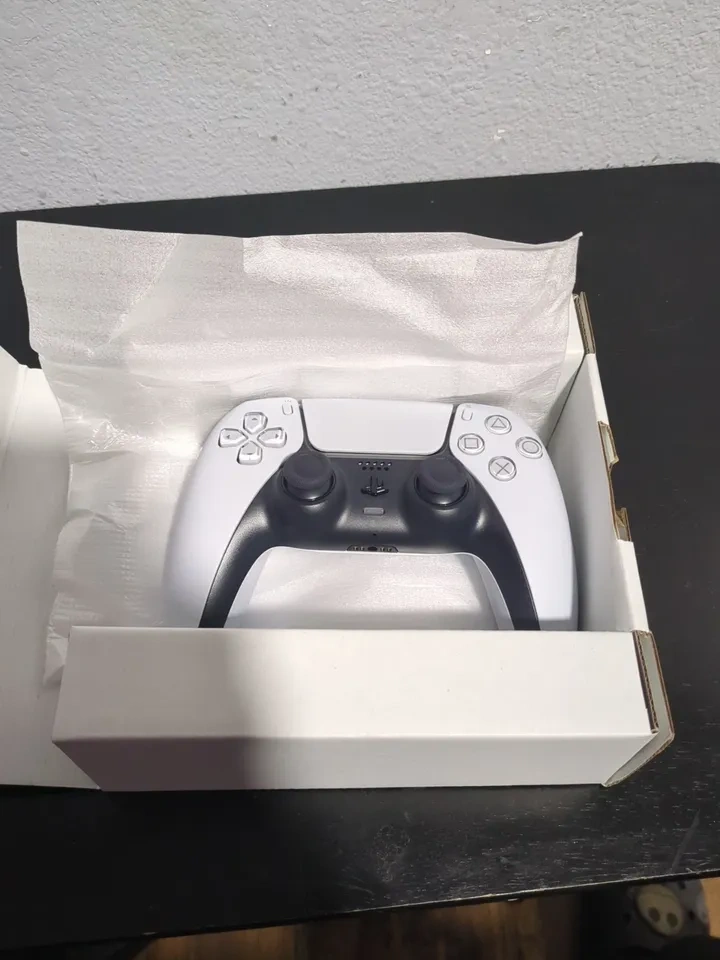 Sony PS5 DualSense Wireless Controller (White) - photo 2