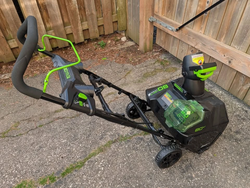 Greenworks Pro 80V 20-in Snow Blower w/ 2Ah Battery - photo 2