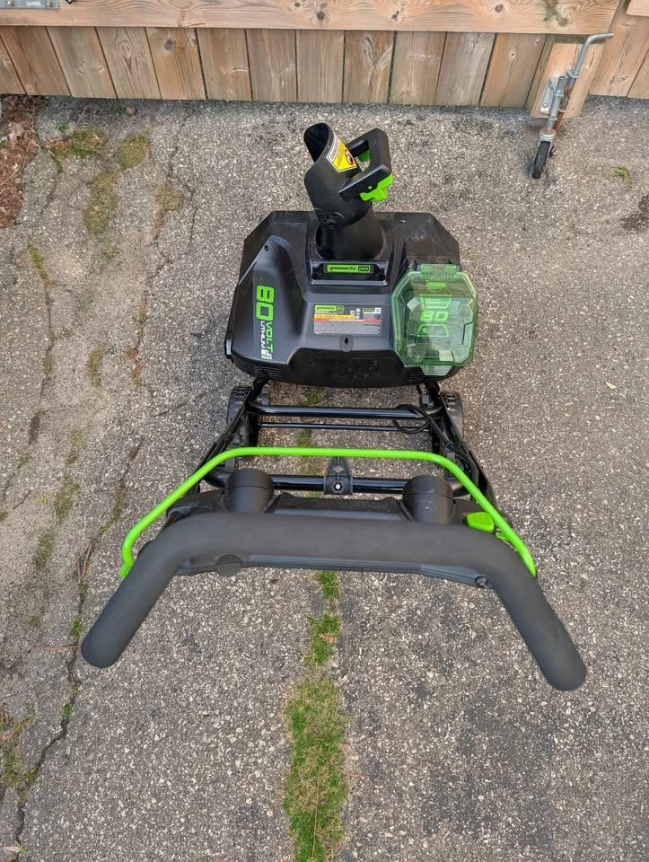 Greenworks Pro 80V 20-in Snow Blower w/ 2Ah Battery - photo 3