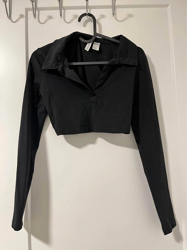 H & M CROPPED LONG SLEEVE TOP