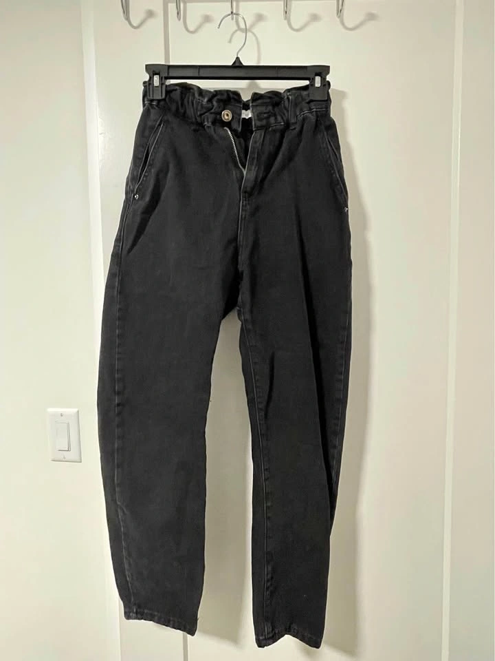 ZARA BLACK JEANS