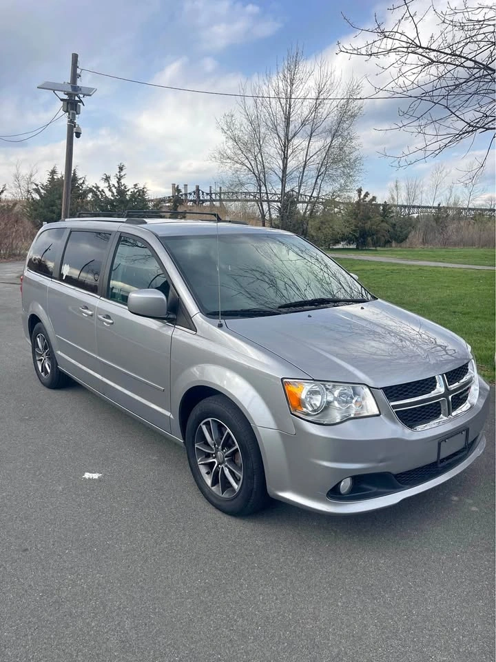 2017 Dodge Grand Caravan SXT Plus Minivan