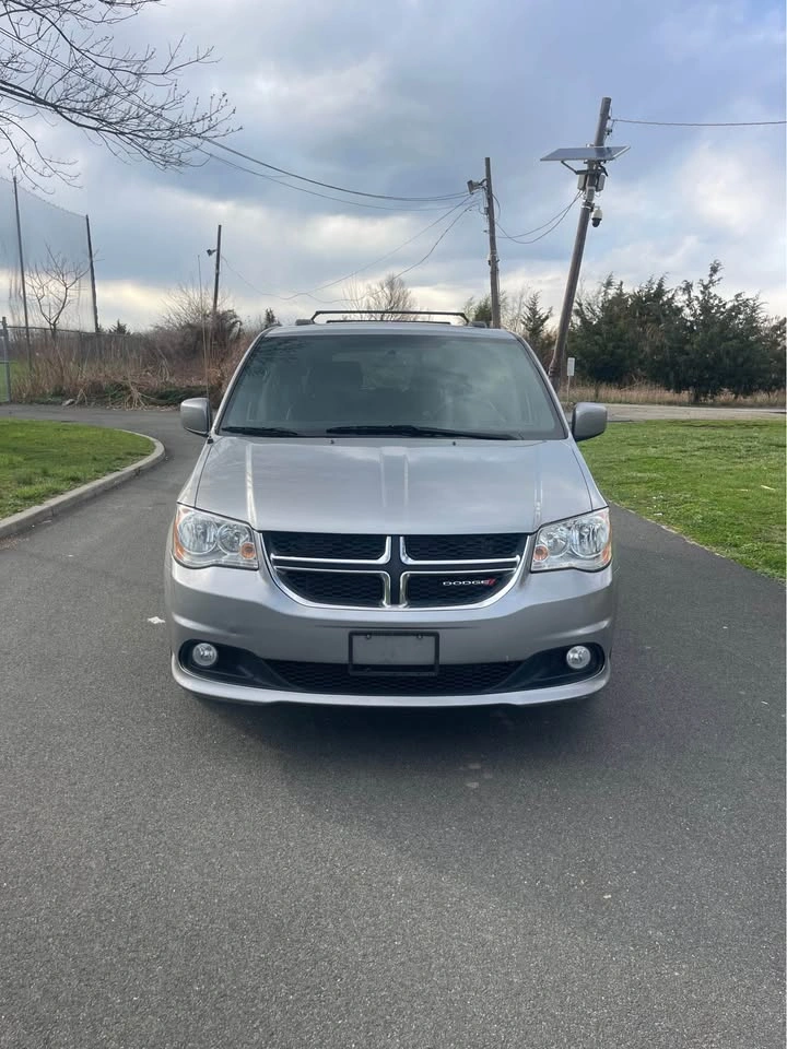 2017 Dodge Grand Caravan SXT Plus Minivan - photo 2