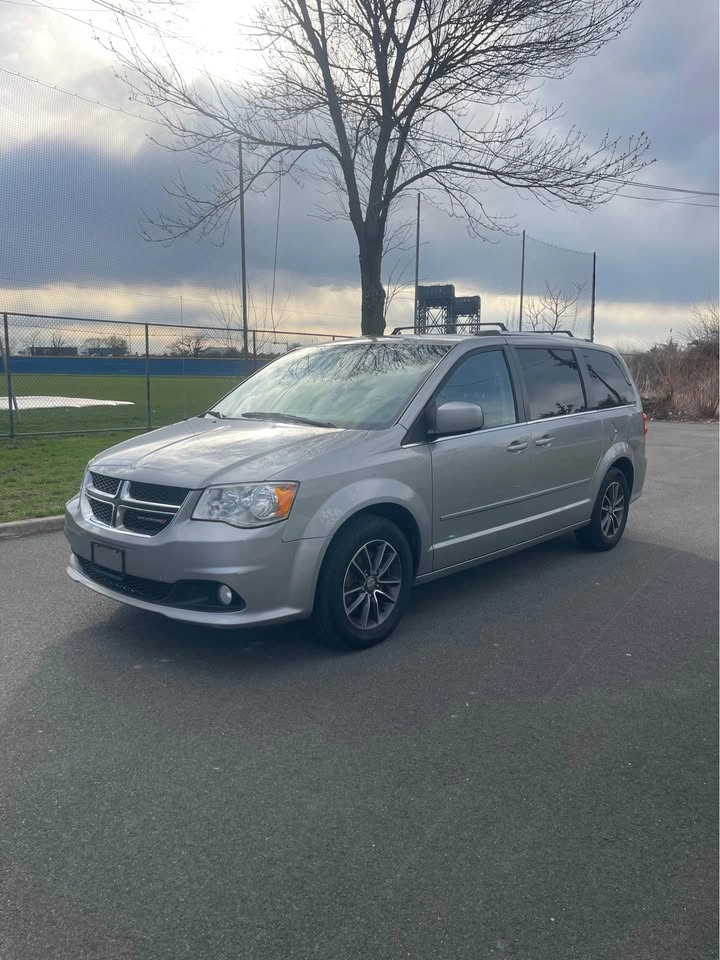 2017 Dodge Grand Caravan SXT Plus Minivan - photo 3