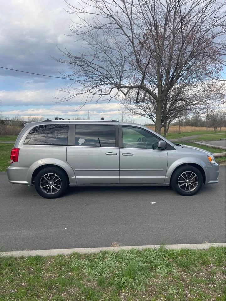 2017 Dodge Grand Caravan SXT Plus Minivan - photo 5