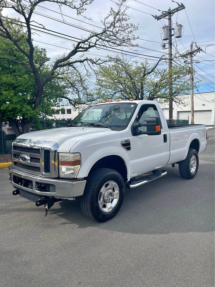 2010 Ford F350 Super Duty Regular Cab XLT Pickup