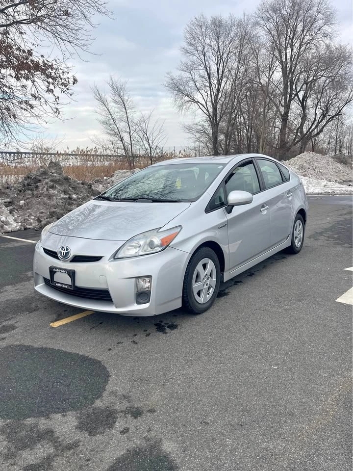 2011 Toyota Prius III Hatchback 4D