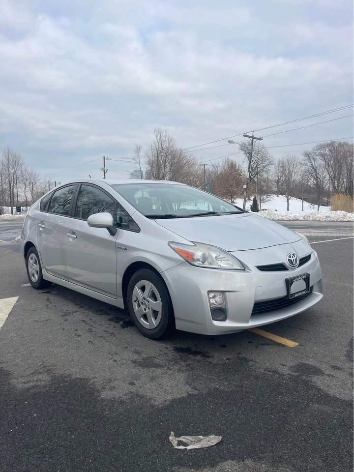 2011 Toyota Prius III Hatchback 4D - photo 2