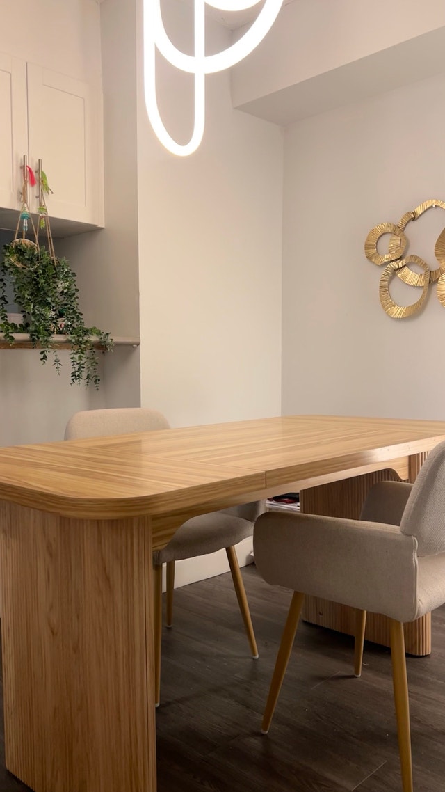 Modern wooden dining table - Excellent condition, No scratches