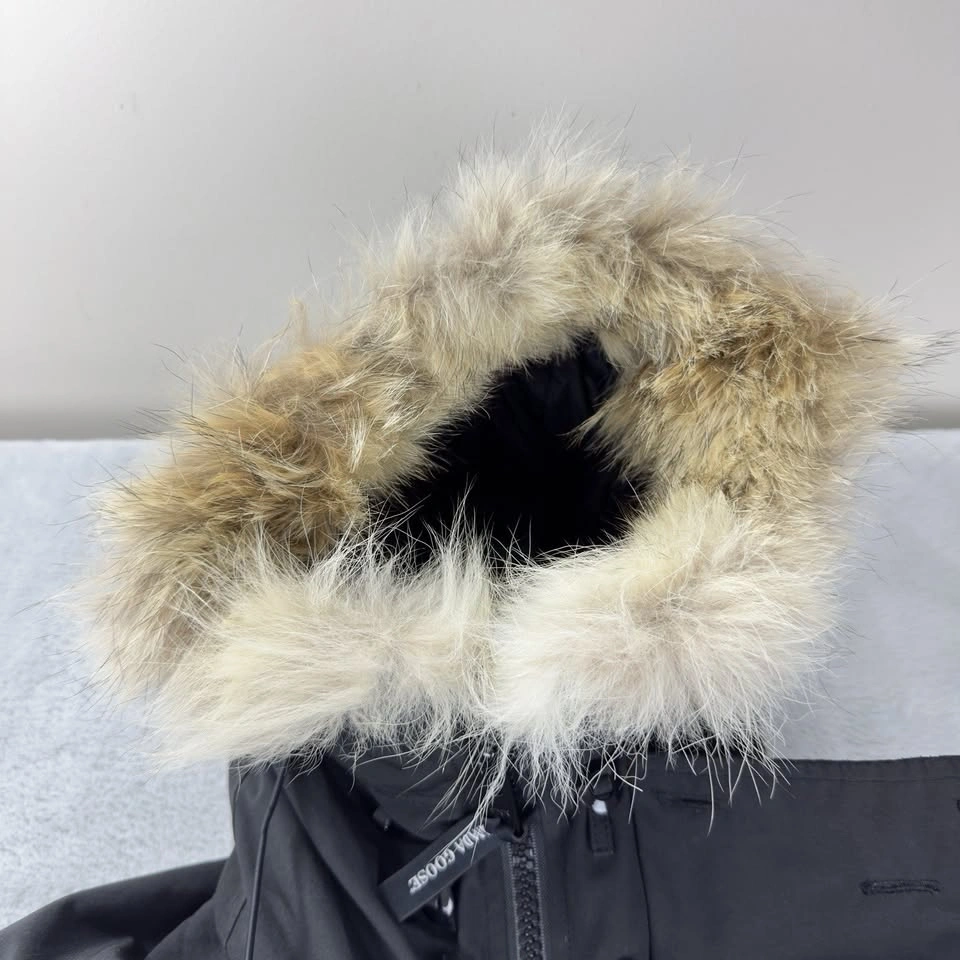 Canada Goose Men's Small Black Parka 2300JM - photo 4