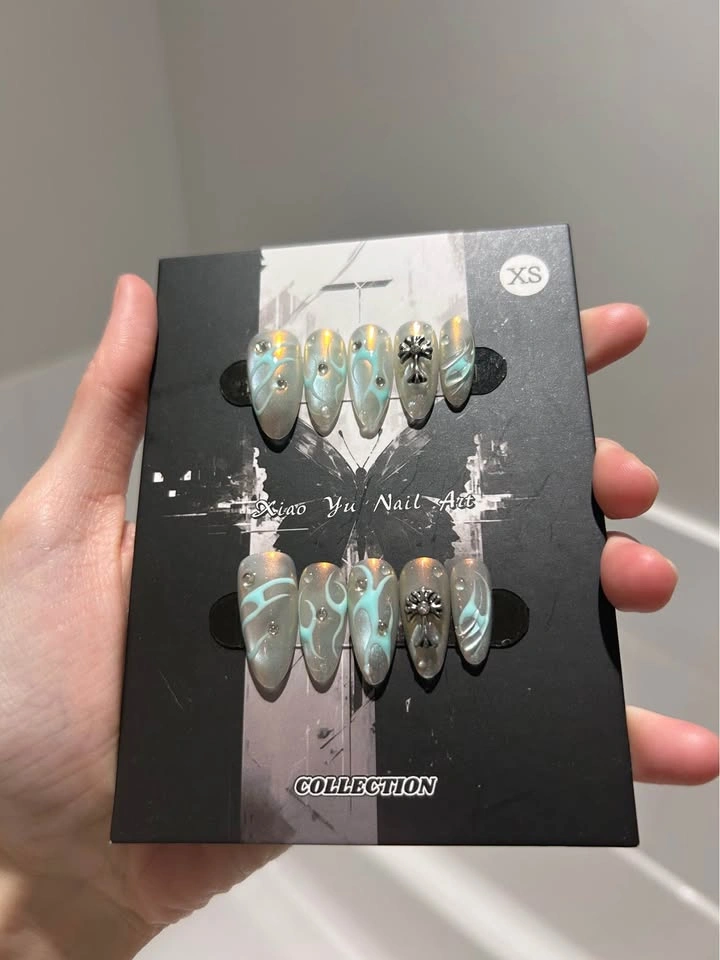 Press-on Nails - photo 2