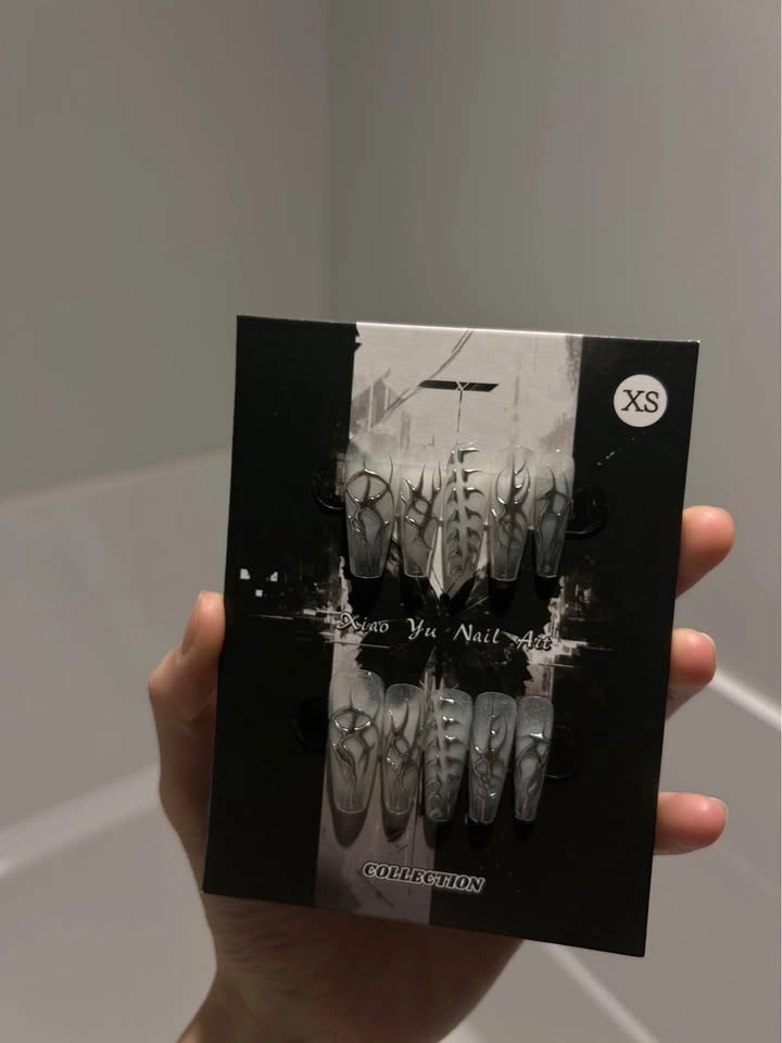 Press-on Nails - photo 3
