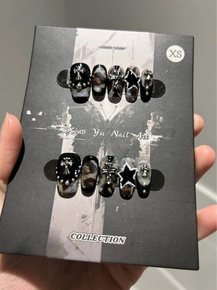 Press-on Nails - photo 2