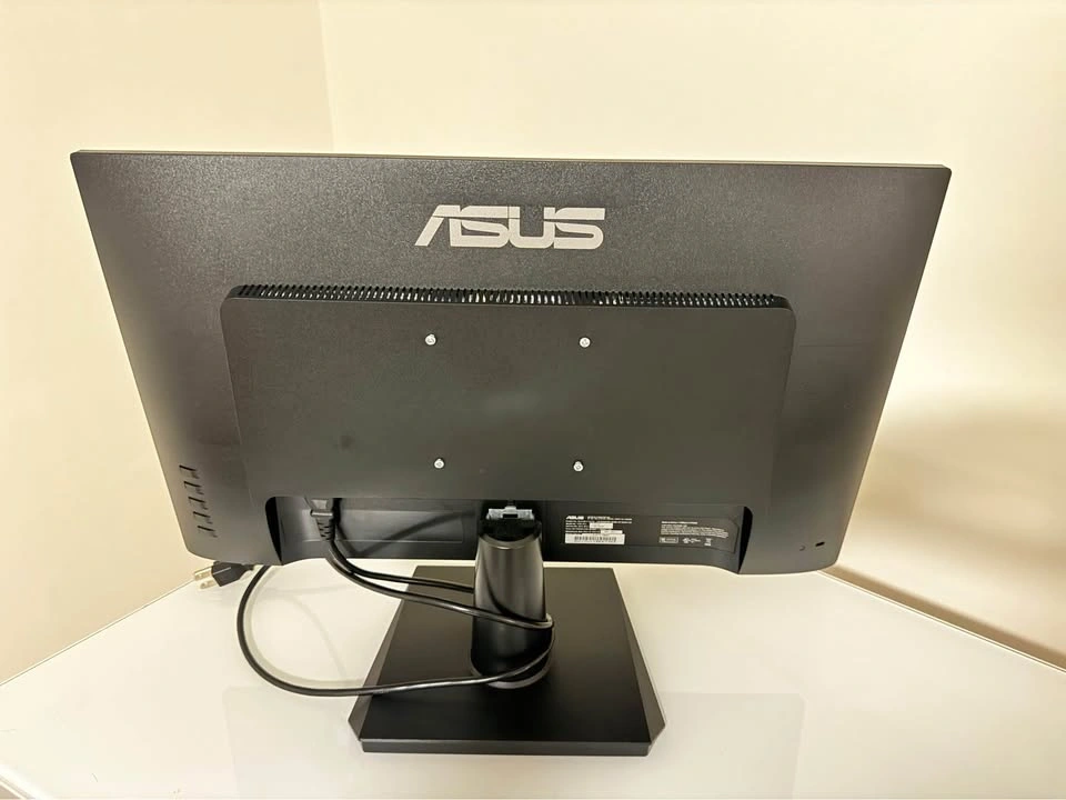 ASUS 24” Monitor – Excellent Condition - photo 2