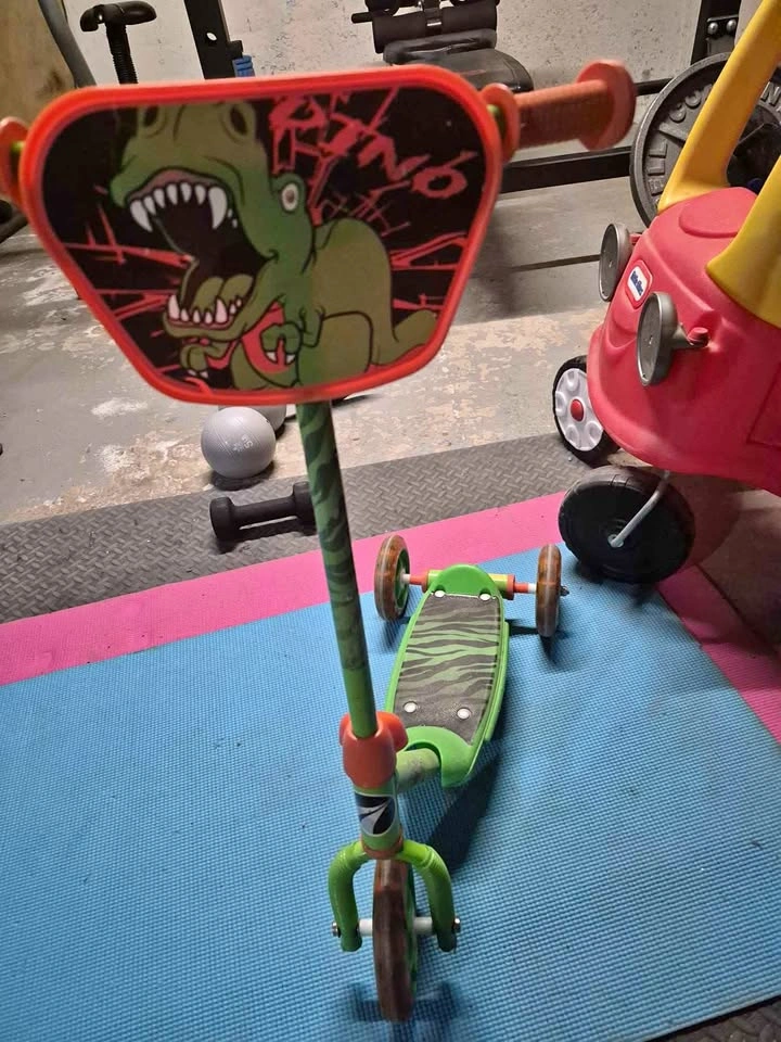 Dino 3-Wheel Kick Scooter