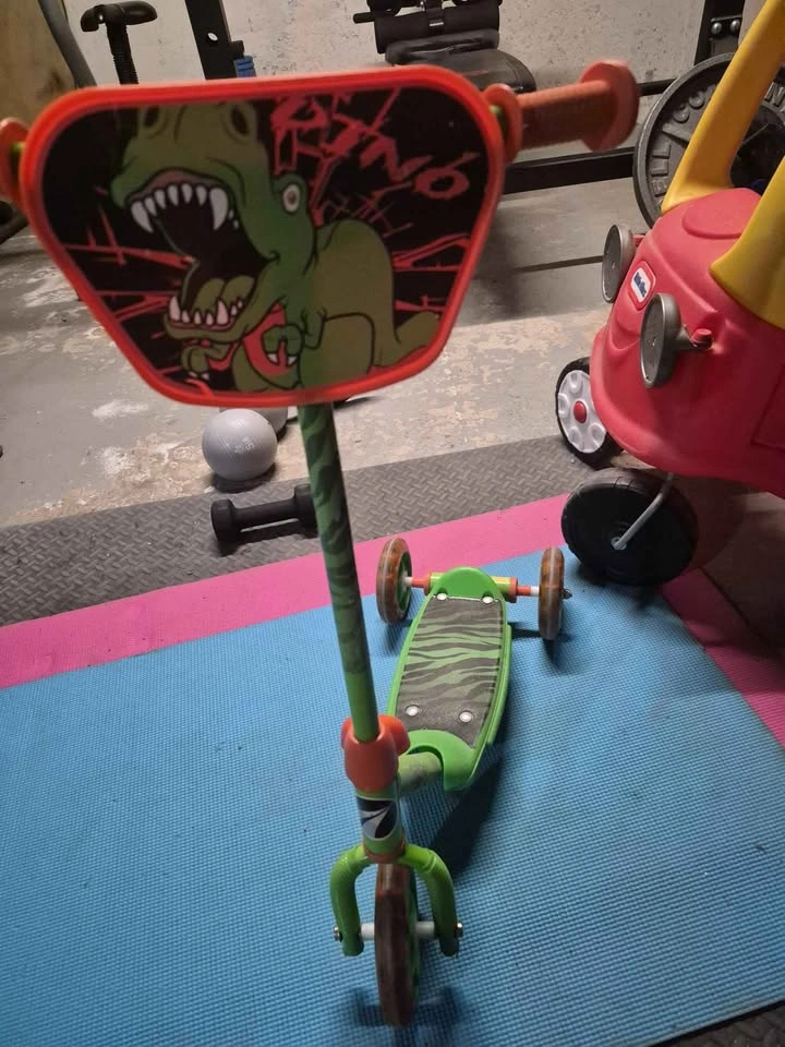 Dino 3-Wheel Kick Scooter - photo 2