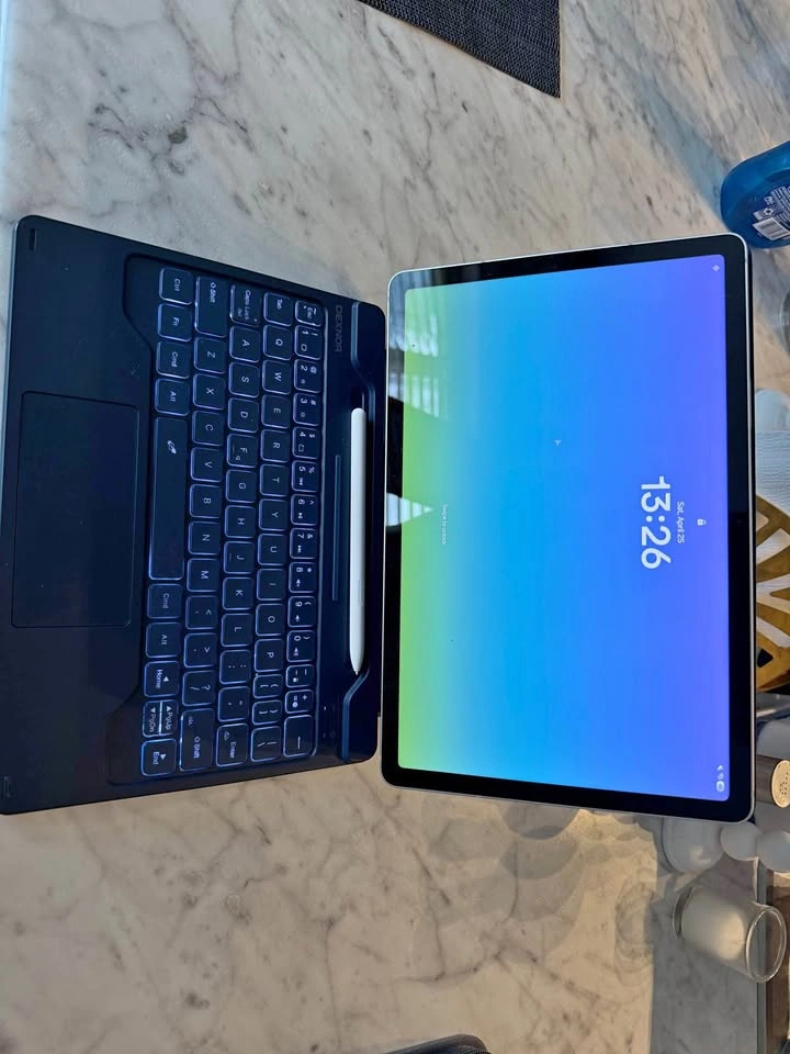 Samsung Galaxy Tab S9 FE w/ Keyboard Case & S Pen