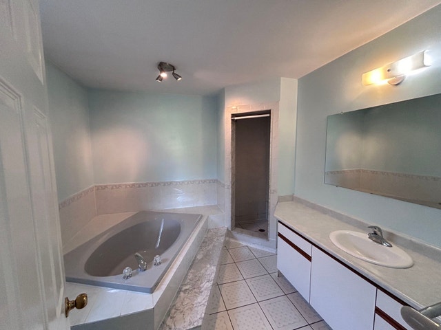 Room for Rent - Direct Bus to Durham College - photo 2