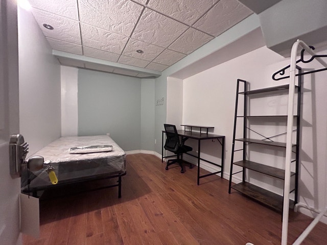 Room for Rent - Direct Bus to Durham College - photo 5