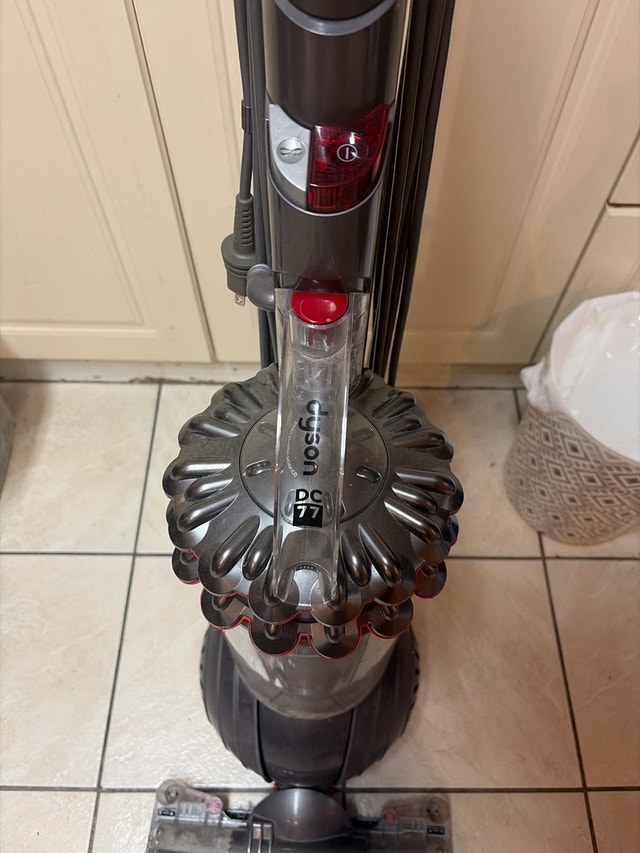 Dyson DC77 Vacuum Cleaner - photo 2