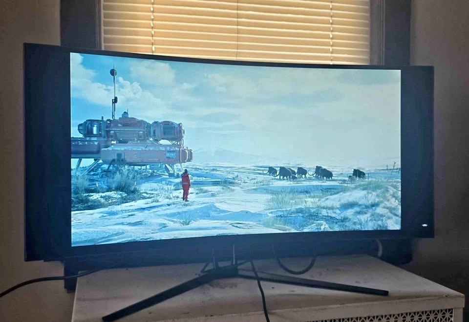 Ultrawide Scepter Monitor