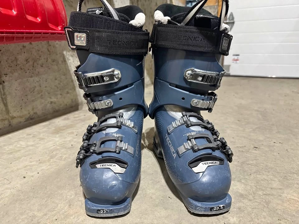 Tecnica Ski Boots 23.5 Flex 75 Women