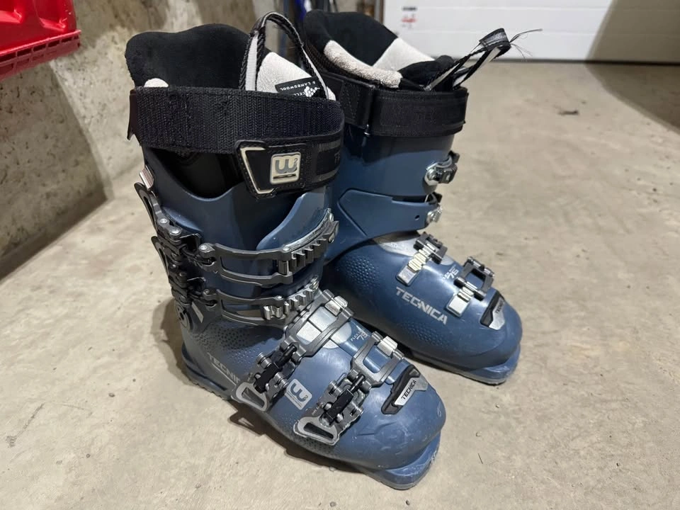 Tecnica Ski Boots 23.5 Flex 75 Women - photo 2