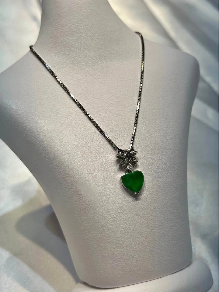 18k gold Jade and Diamond Bow Pendant