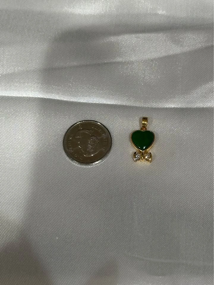 18k Jade Heart Diamond Bow Pendant - photo 2