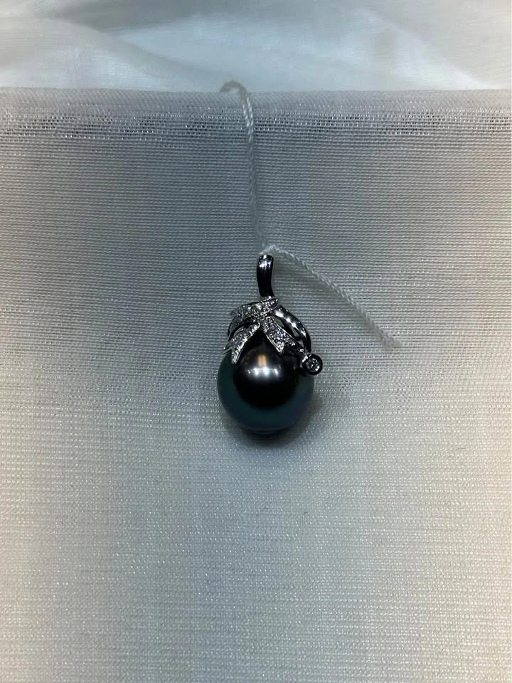 18k White Gold Black Pearl Diamond Pendant - photo 2