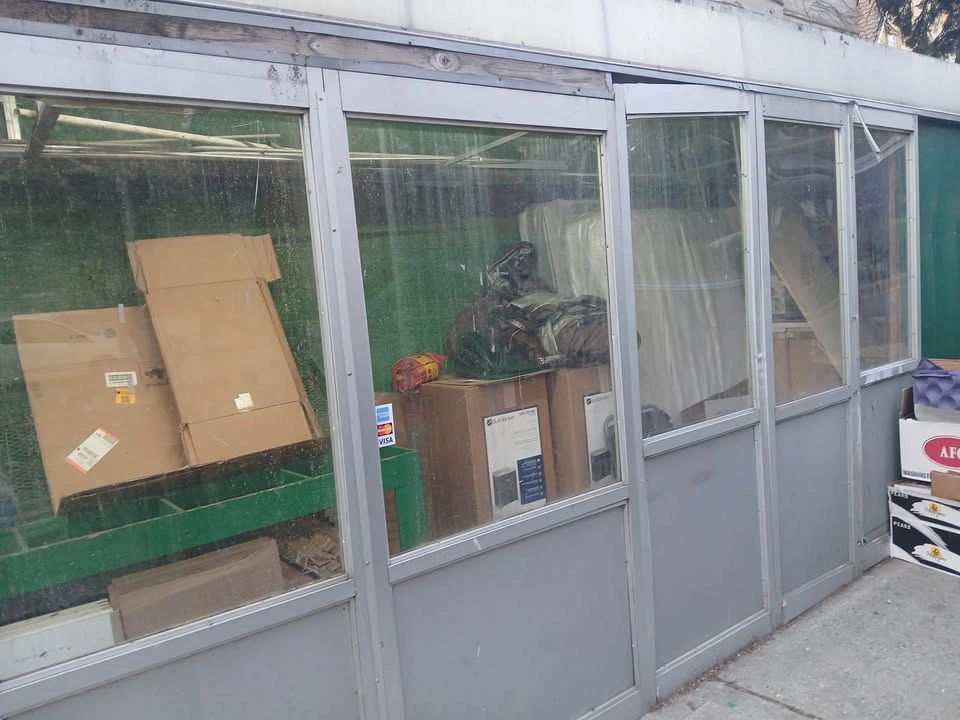 Store awning and doors for sale - photo 2