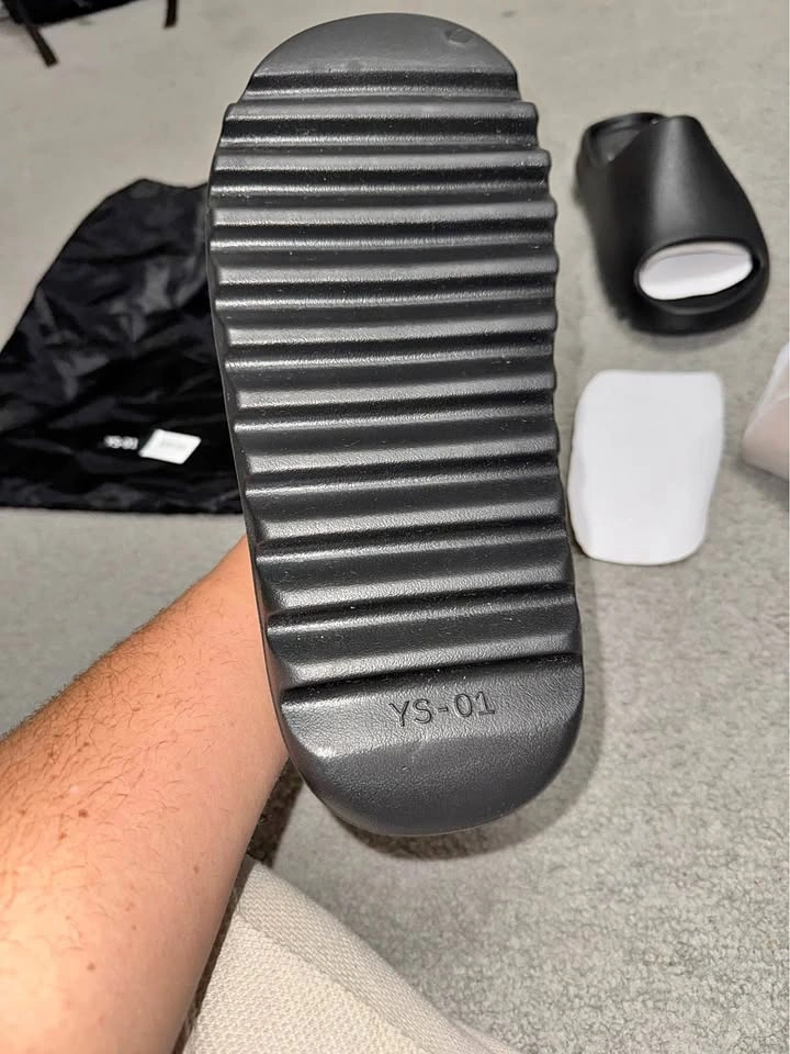Yeezy Slides Sz 12 M Brand New