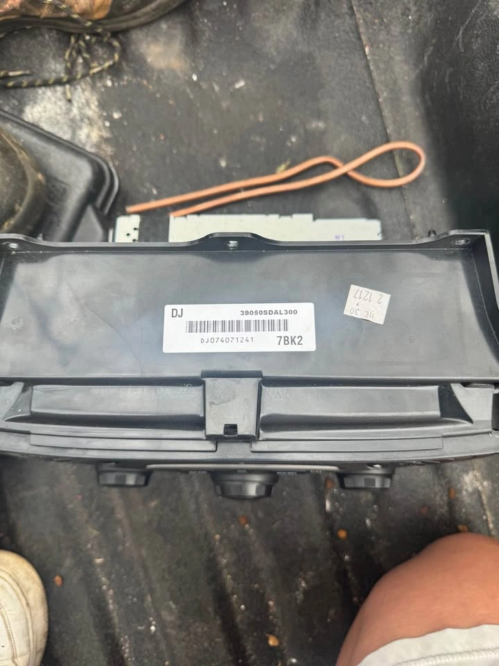2007 Honda Accord Radio - photo 2