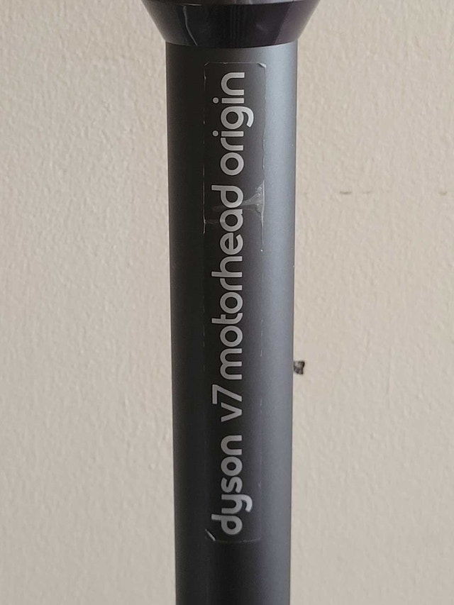Dyson V7 Cordless Stick Vacuum Moving sale - photo 2