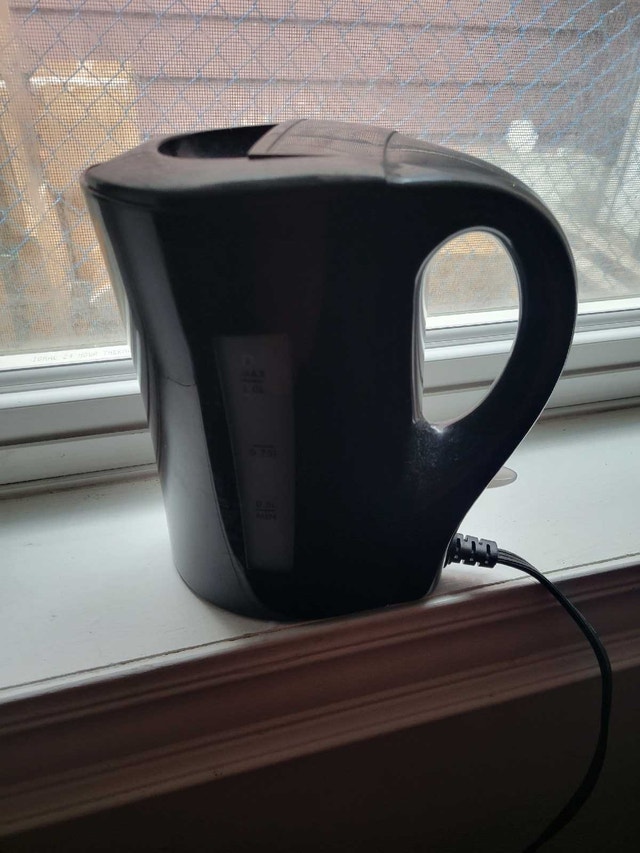 Black kettle Moving sale