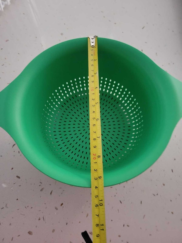 Green Colander moving sale - photo 2