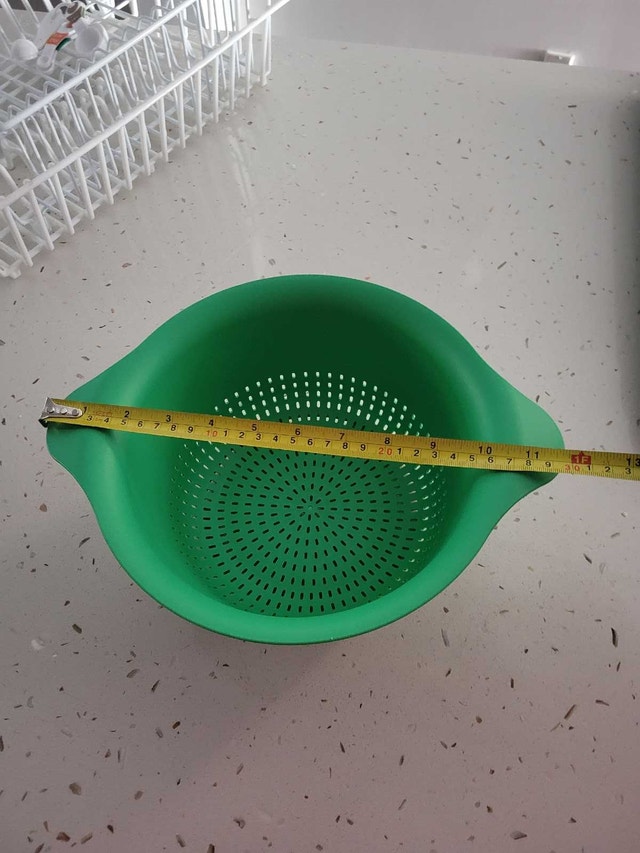 Green Colander moving sale - photo 3