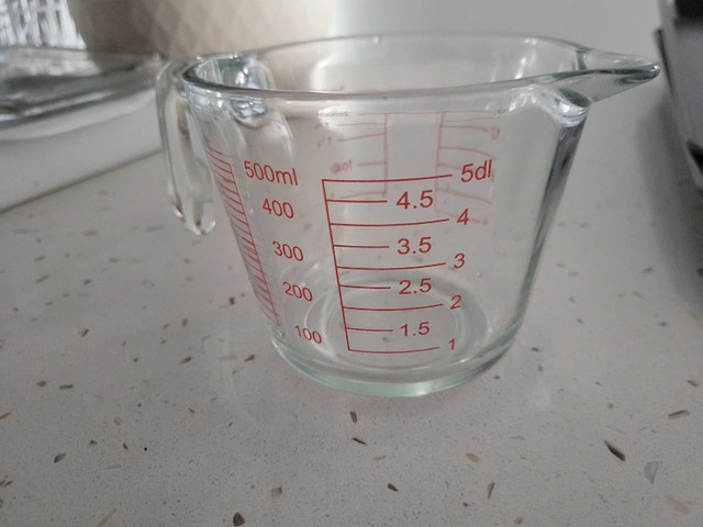 500ml Glass Measuring Cup Moving sale