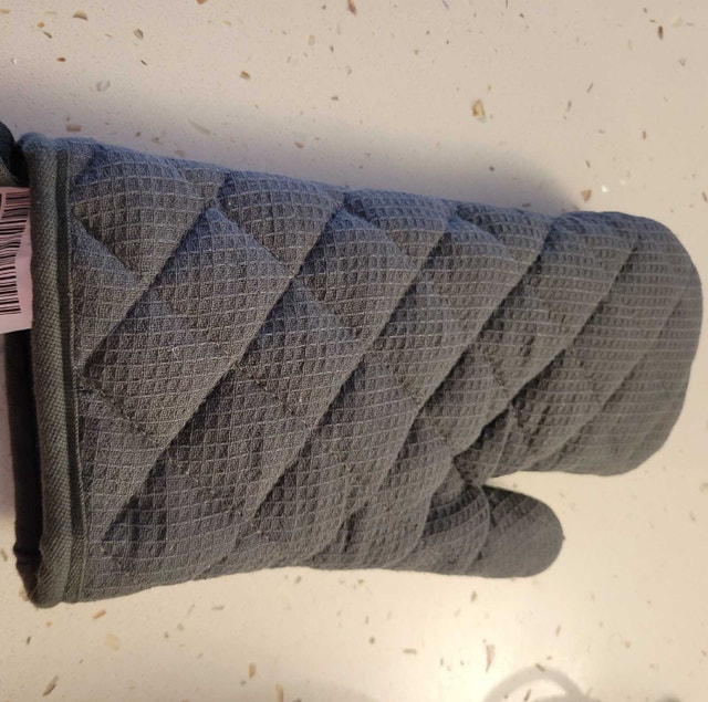 brand new Grey Quilted Oven Mitt Moving sale