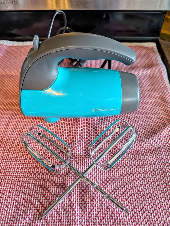 Hand mixer