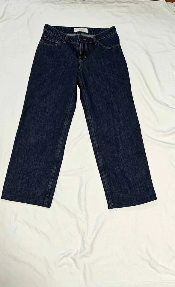 Hollister Short Fit Jeans Size 25