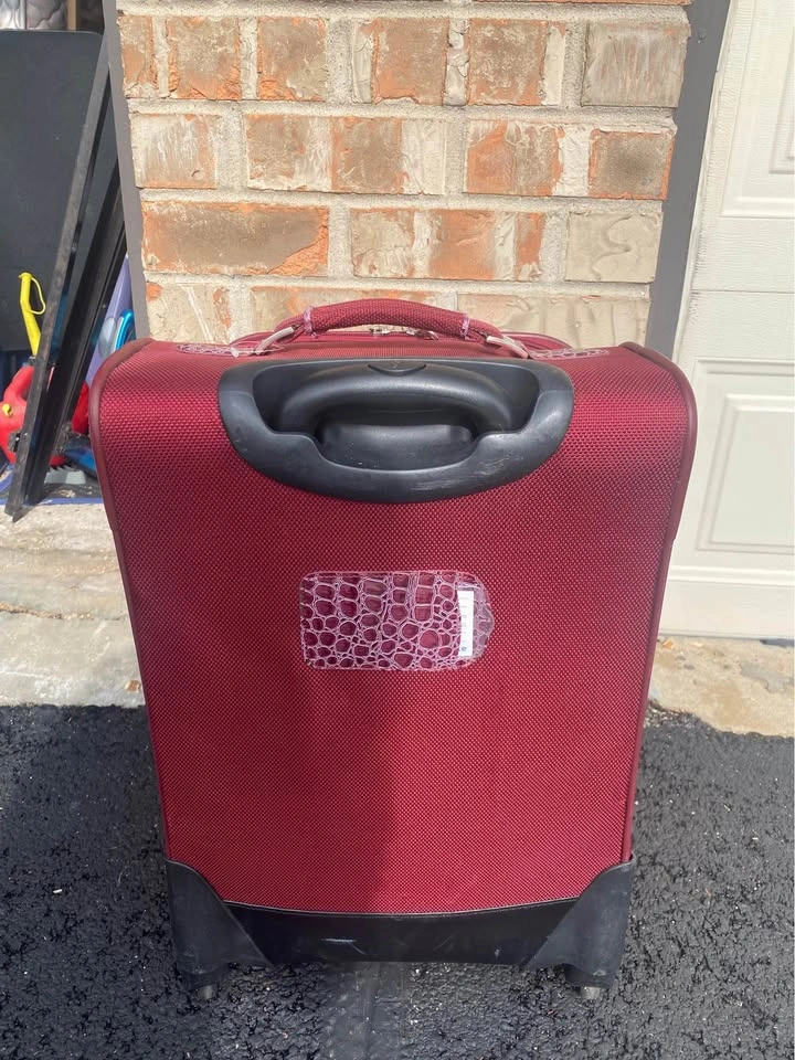 Samsonite Carry-On Suitcase w/4 Wheels 22”h x 14”w x 9”d - photo 5