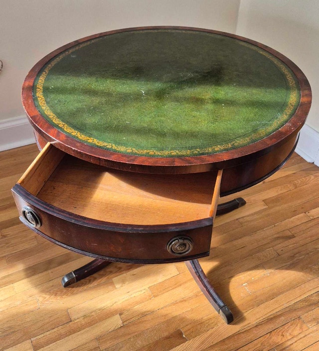 Duncan Phyfe-style Mahogany Drum Table - photo 2
