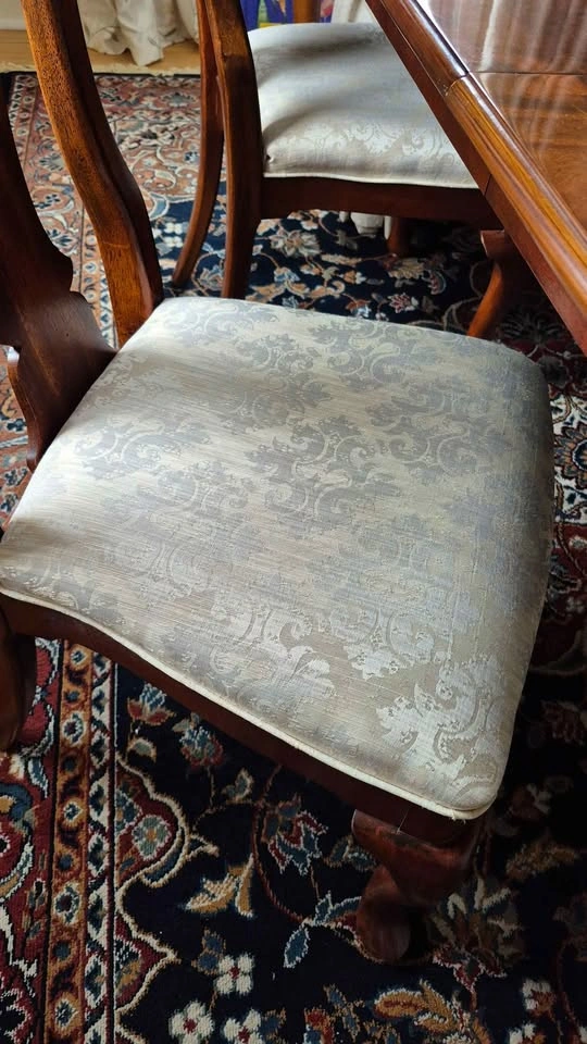 Mahogany Dining Table with 6 Chairs - photo 4