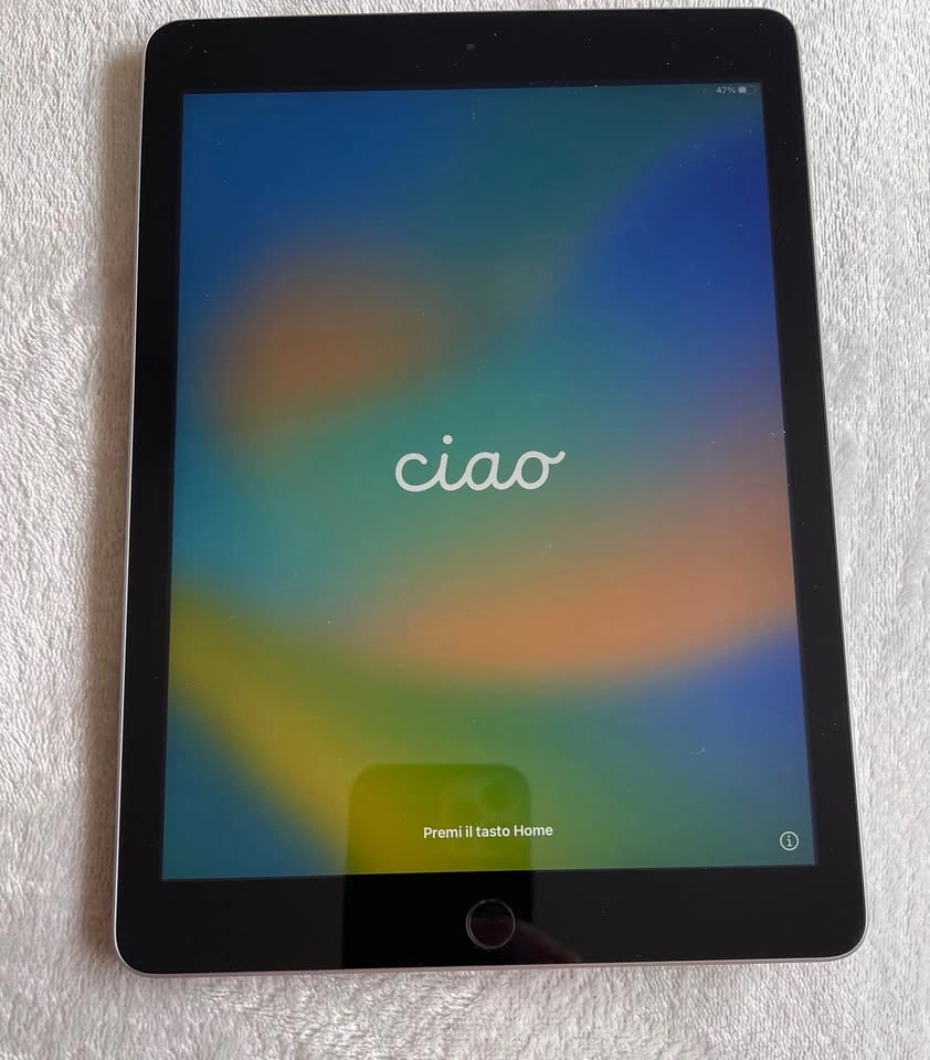 iPad 5th Generation 32GB – Space Grey – Excellent Condition - photo 2