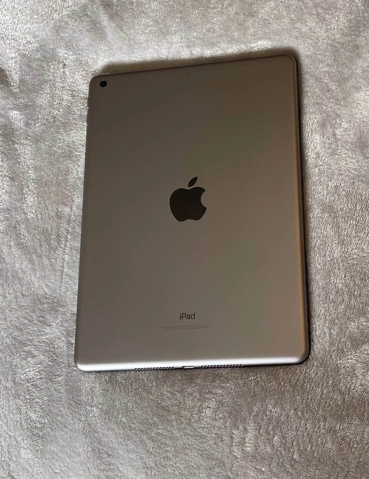 iPad 5th Generation 32GB – Space Grey – Excellent Condition - photo 3