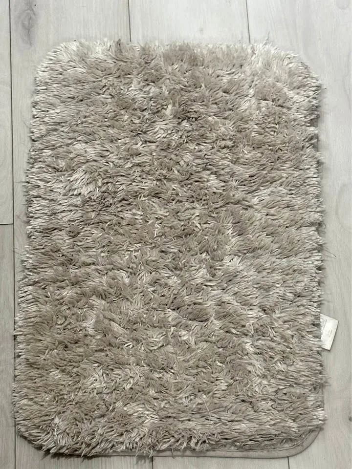 Bathroom Rug thumbnail